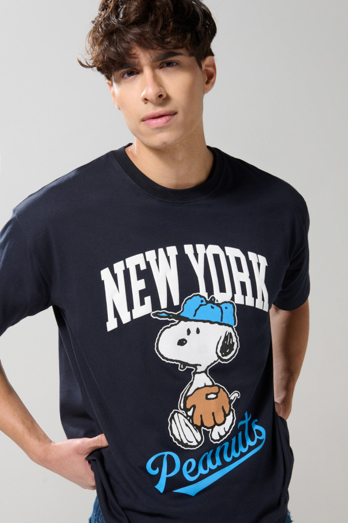 Camiseta azul intensa manga corta oversize de Snoopy