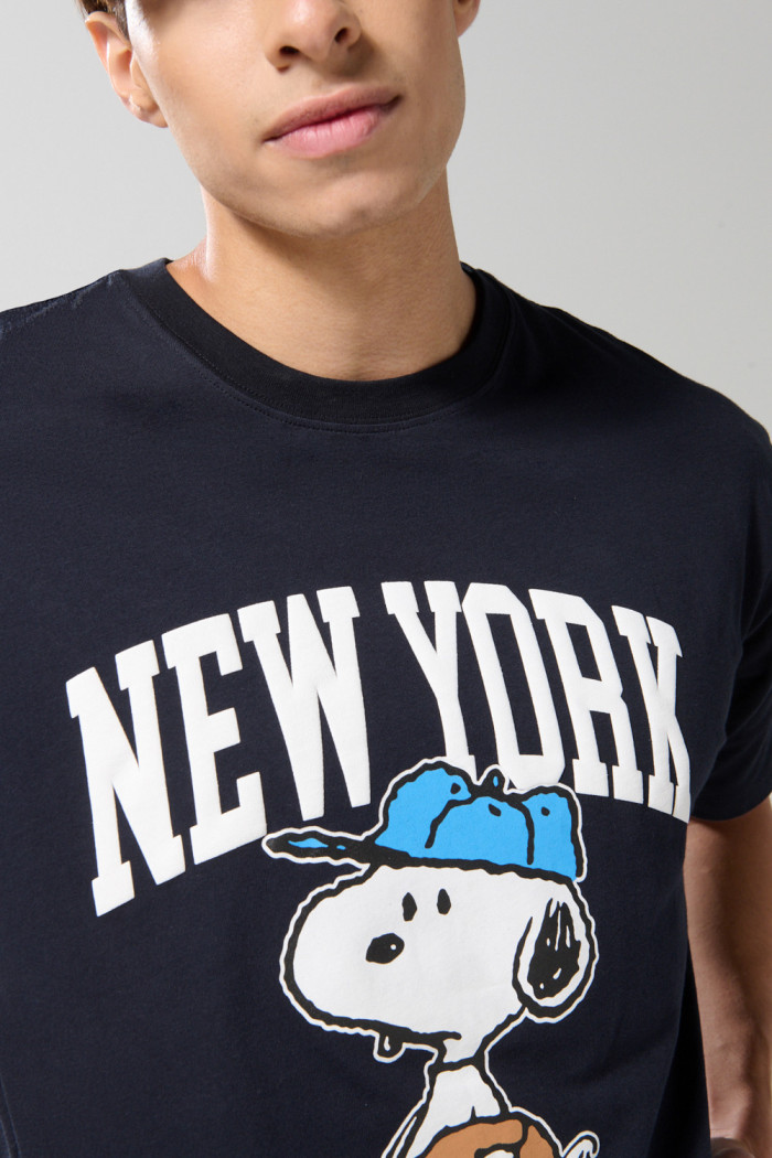 Camiseta azul intensa manga corta oversize de Snoopy