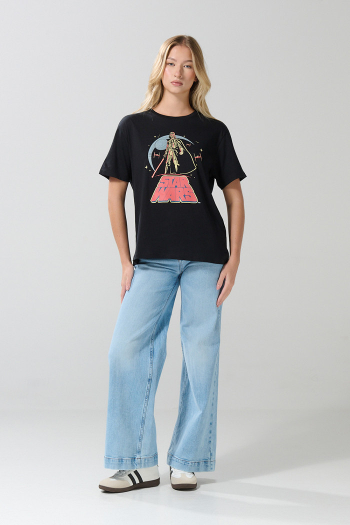 Camiseta negra cuello redondo con arte de Star Wars