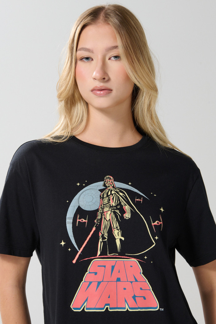 Camiseta negra cuello redondo con arte de Star Wars