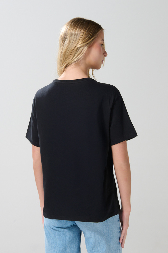 Camiseta negra cuello redondo con arte de Star Wars