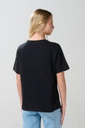 Camiseta negra cuello redondo con arte de Star Wars