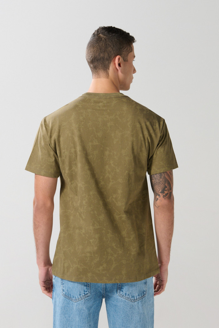 Camiseta manga corta verde tie dye con arte de NASA

