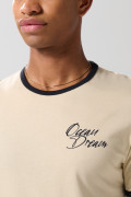 Camiseta unicolor con manga corta, contrastes y arte marino