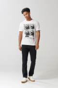 Camiseta cuello redondo crema con estampado de Tiburón
