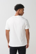 Camiseta cuello redondo crema con estampado de Tiburón
