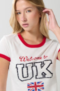 Camiseta college crema manga corta con contrastes rojos