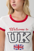 Camiseta college crema manga corta con contrastes rojos