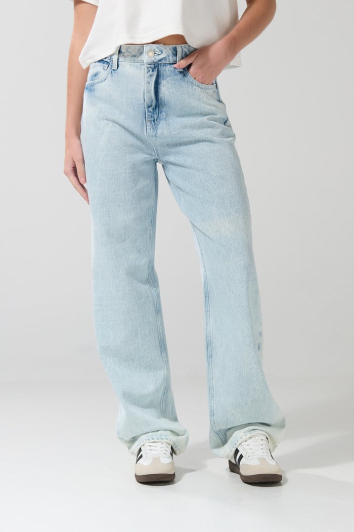 Jean 90´S azul tiro alto con desgastes y bota recta