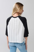 Camiseta de Los Simpson crop top oversize crema con cuello V