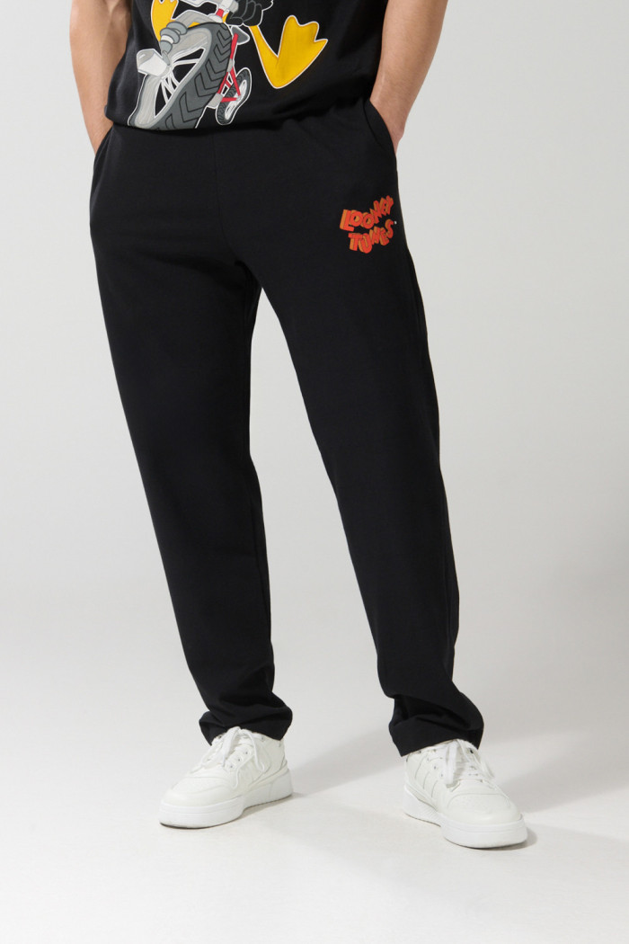 Pantalón negro tipo jogger con estampado de Looney Tunes