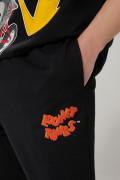 Pantalón negro tipo jogger con estampado de Looney Tunes