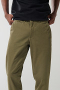 Pantalón unicolor en dril ajustado con tiro medio