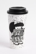 Vaso plástico unicolor con tapa y diseño de Mafalda
