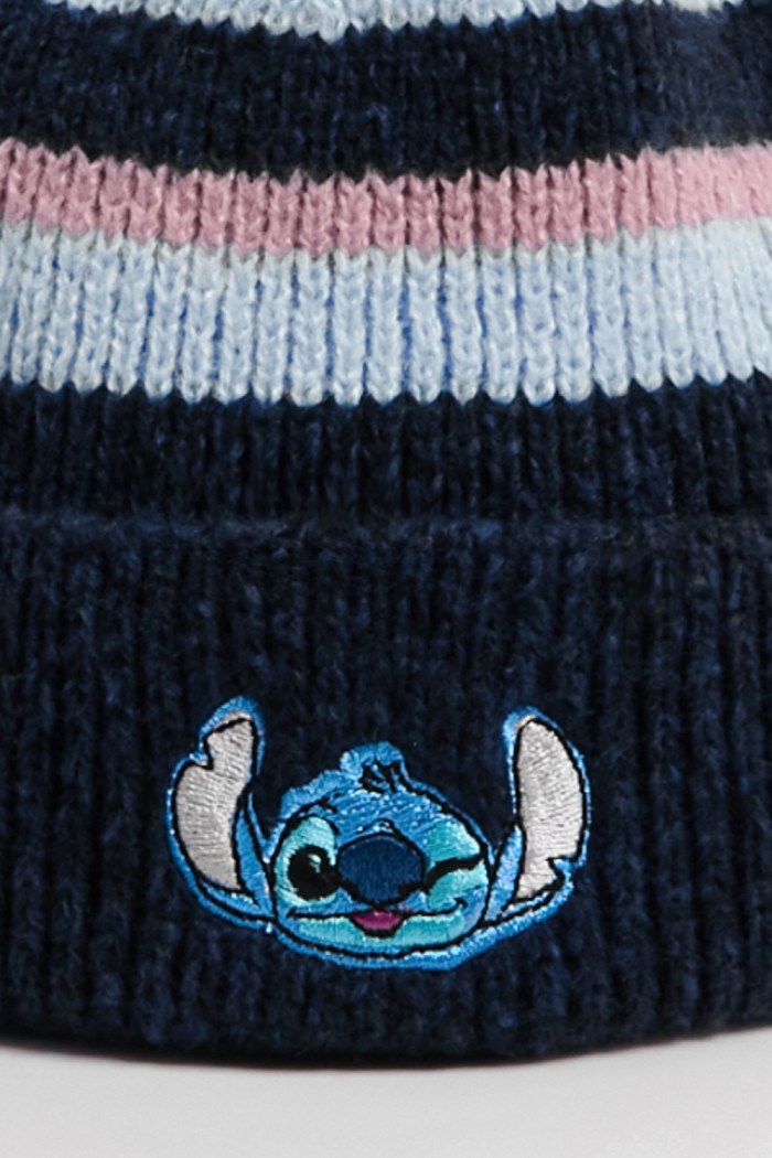 Gorro azul oscuro tejido con rayas y arte de Lilo & Stitch