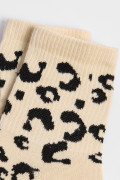 Medias cortas unicolores con diseños animal print