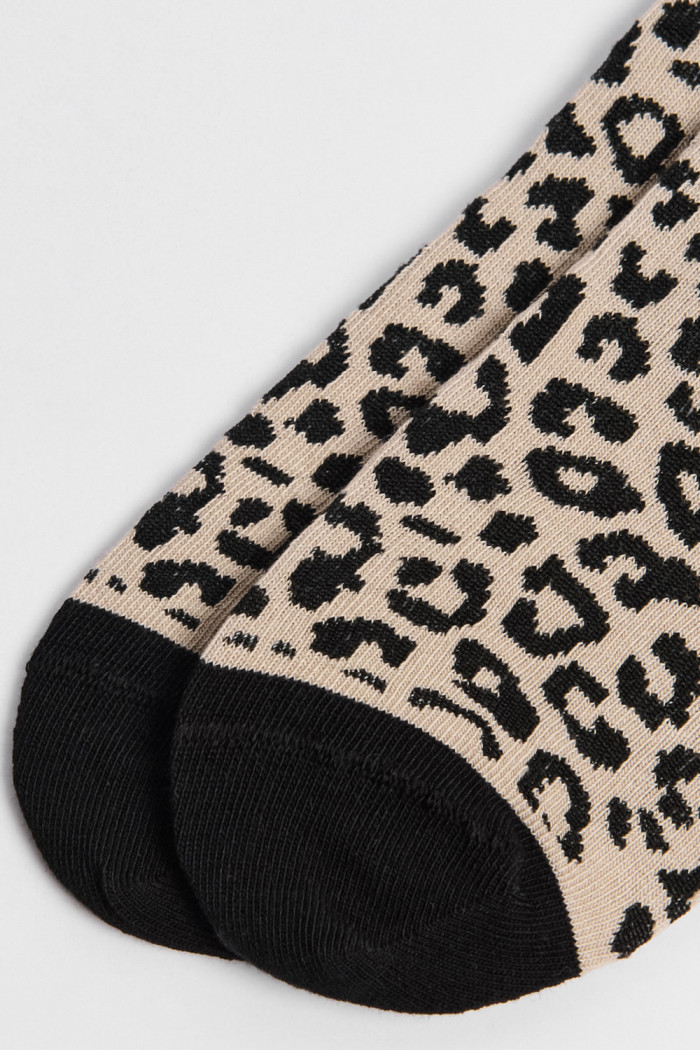 Medias unicolores tobilleras con diseños animal print