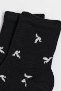 Medias cortas azules intensas con diseño de aves