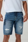 Bermuda slim tiro bajo en jean azul con rotos en frente