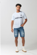 Bermuda slim tiro bajo en jean azul con rotos en frente