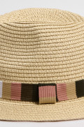 Sombrero kaki claro fedora con cinta de rayas decorativa