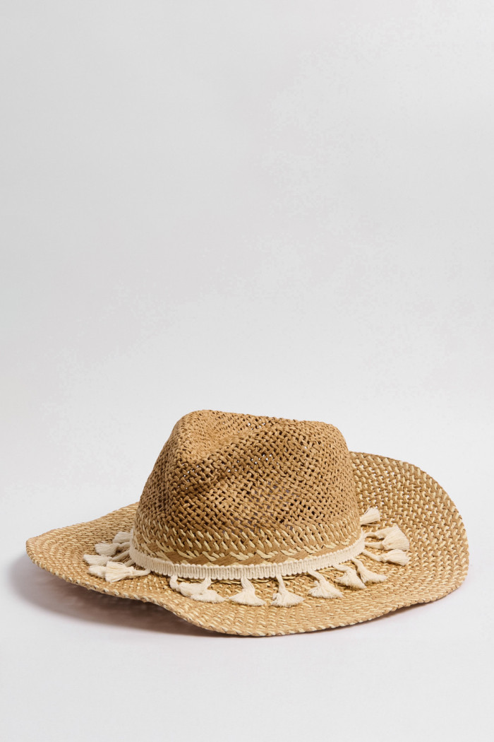 Sombrero fedora tejido kaki oscuro con borlas decorativas