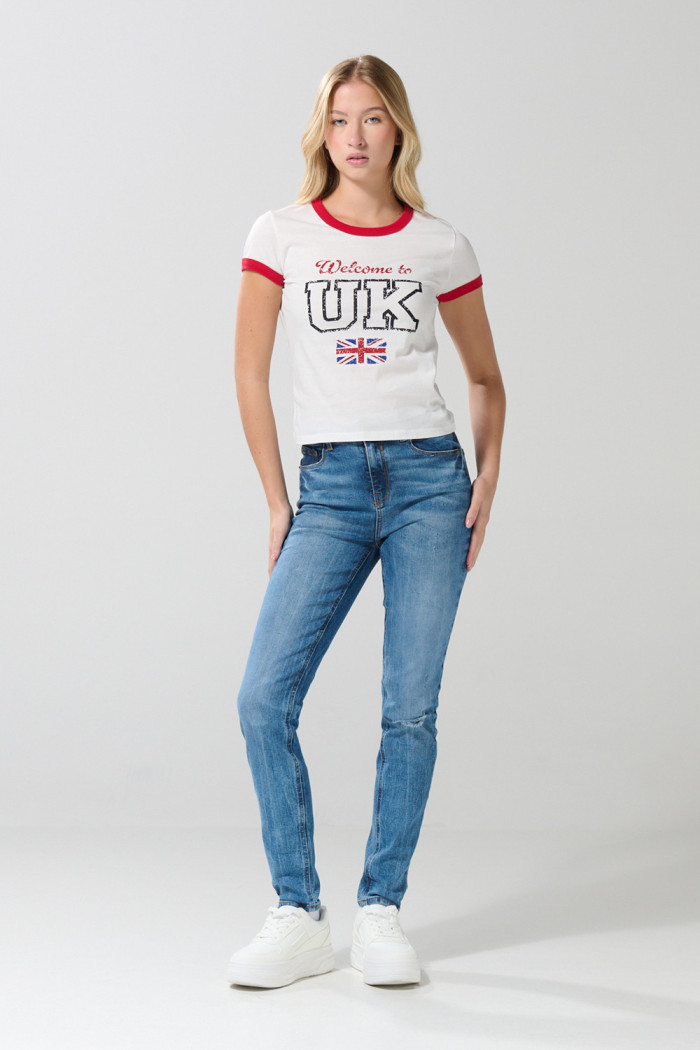 Jean tiro alto jegging azul claro con roto en la rodilla