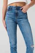 Jean tiro alto jegging azul claro con roto en la rodilla