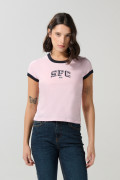 Camiseta manga corta rosada college con contrastes