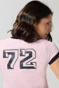 Camiseta manga corta rosada college con contrastes