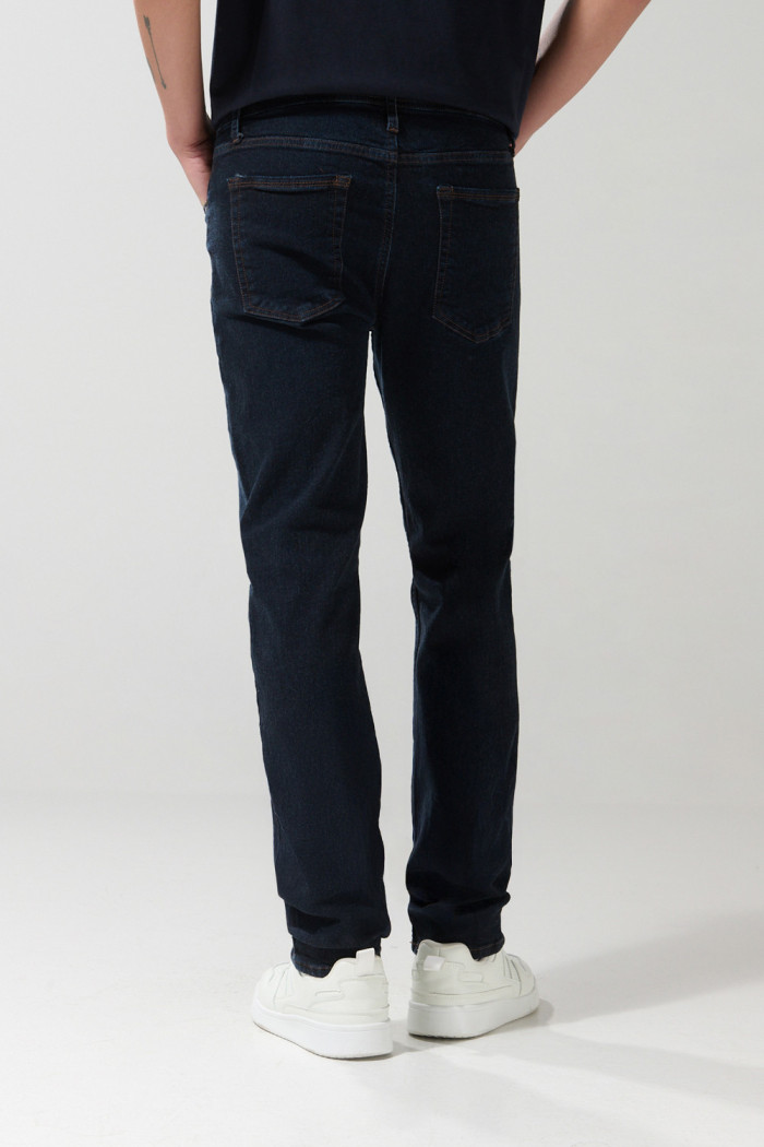 Jean azul intenso slim con cremallera y tiro bajo
