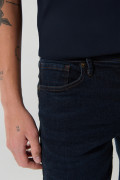 Jean azul intenso slim con cremallera y tiro bajo