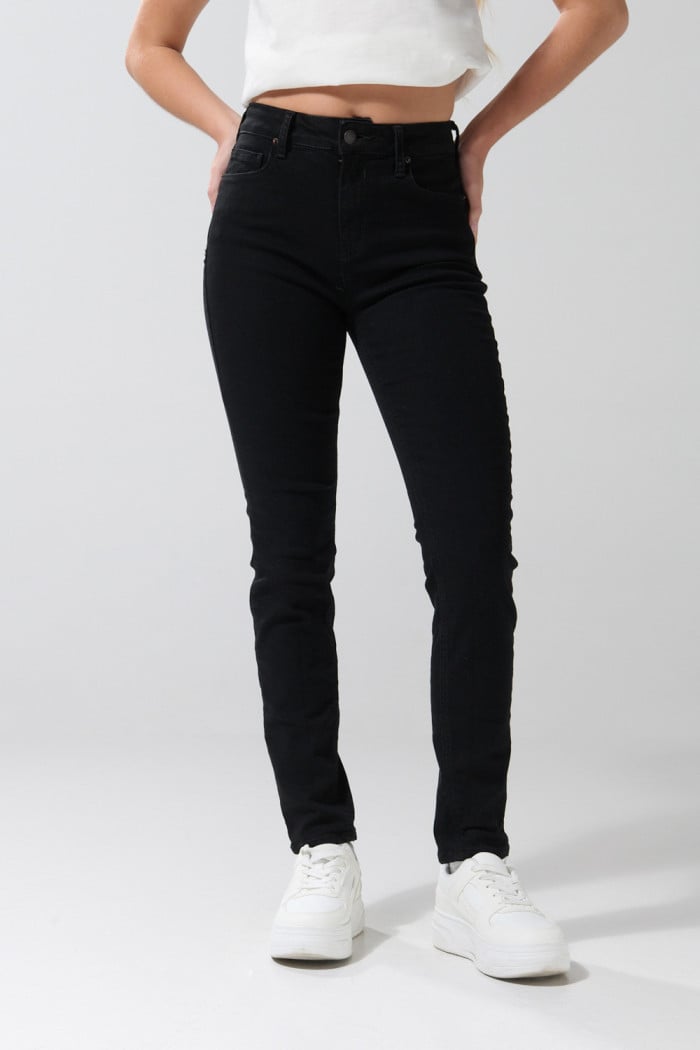 Jean negro tipo jegging con tiro alto y cremallera