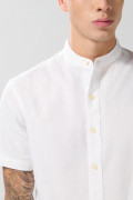 Camisa cuello nerú unicolor con botones en frente