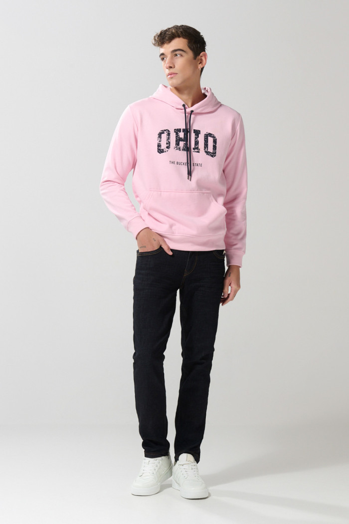 Jean ajustado tipo skinny azul intenso con tiro bajo