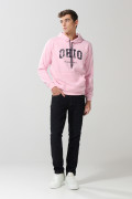 Jean ajustado tipo skinny azul intenso con tiro bajo