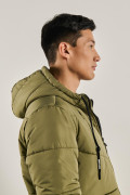 Chaqueta acolchada unicolor con capota y bolsillos con tapa