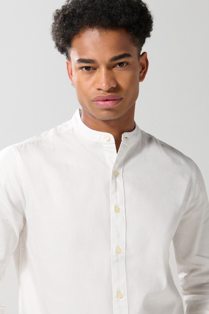 Camisa en algodón cuello nerú unicolor con manga larga
