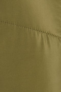 Chaqueta acolchada unicolor con capota y bolsillos con tapa