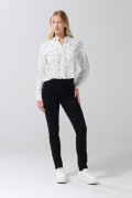 Jean negro jegging ajustado con bolsillos y súper tiro alto