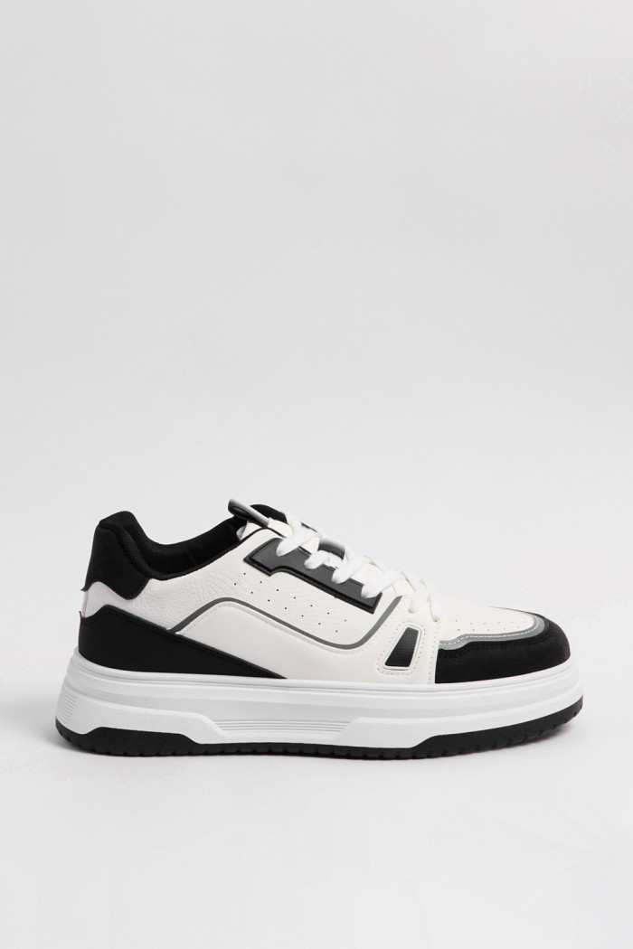 Tenis casuales unicolores con cordones y contrastes