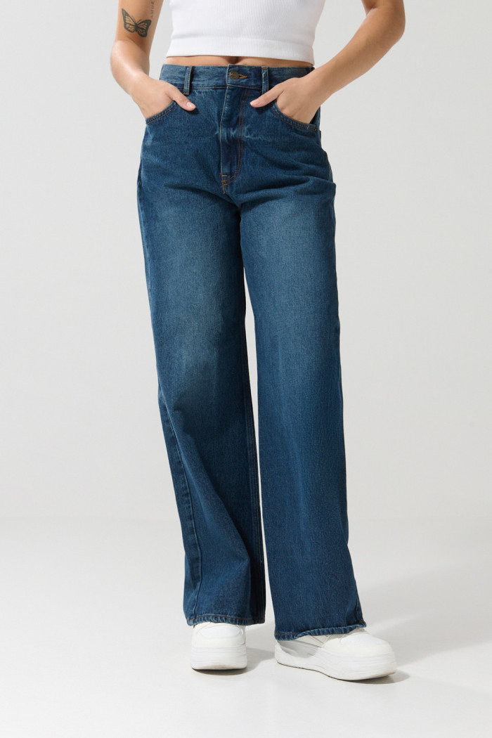 Jean bota ancha baggy azul oscuro con tiro medio
