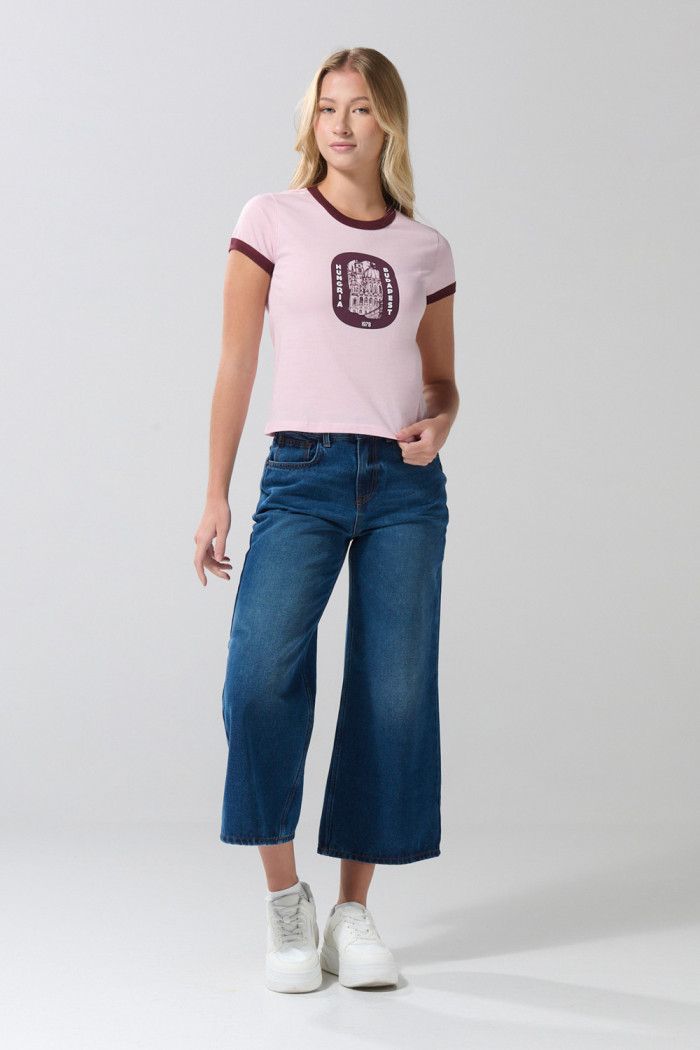 Camiseta rosada college manga corta con contrastes
