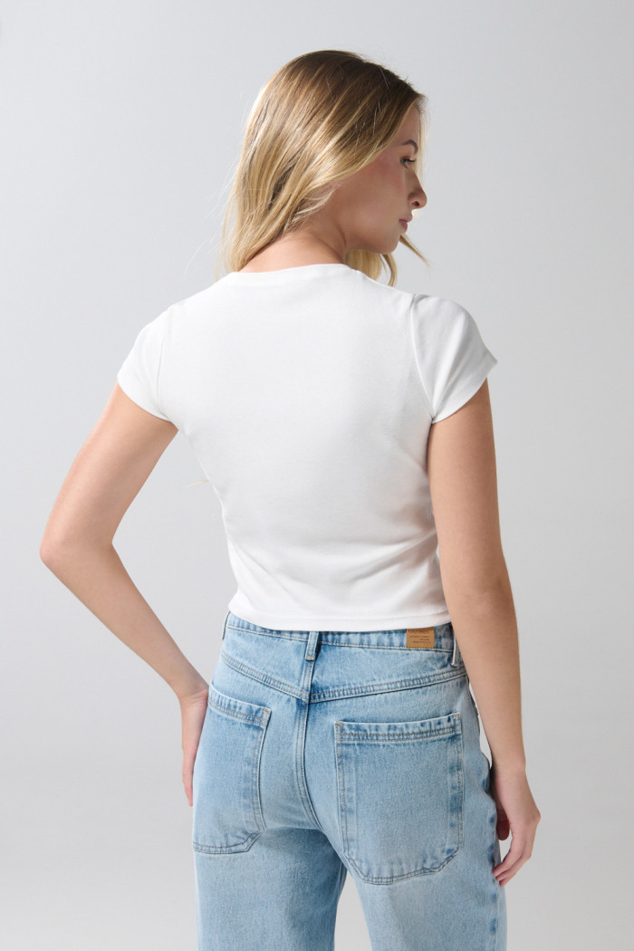 Camiseta college crema manga corta en tela acanalada
