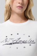 Camiseta college crema manga corta en tela acanalada