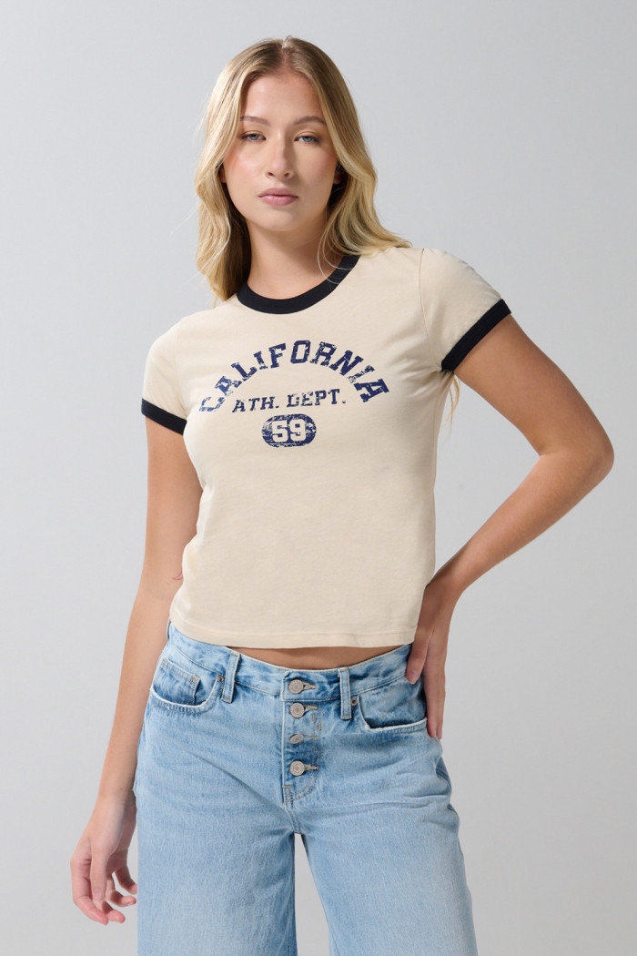 Camiseta kaki clara college con manga corta y contrastes