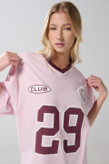 Camiseta oversize cuello V rosada con artes college