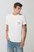 Camiseta unicolor con manga corta, texto y bolsillo