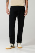 Jean slim negro con tiro bajo, fit ceñido y bolsillos
