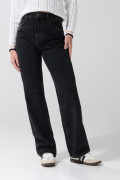 Jean 90´S gris intenso con bota recta, bolsillos y tiro alto
